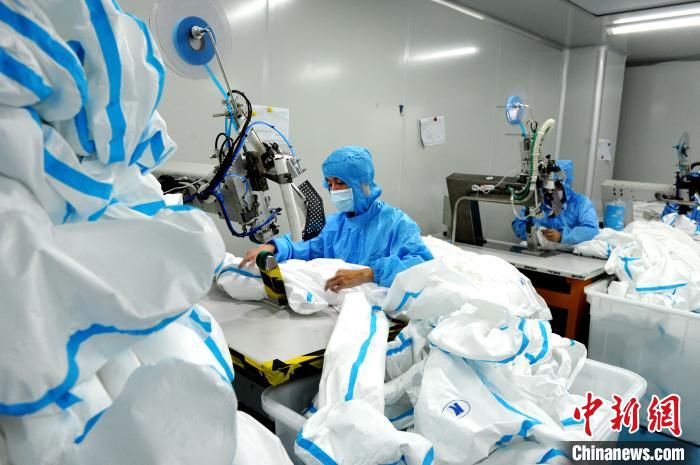 探訪福建防疫物資生產(chǎn)基地：海外訂單紅火